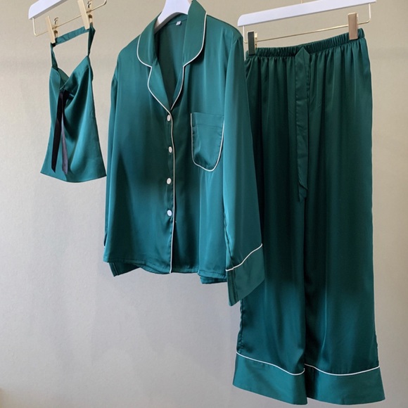 two piece luxury satin silk pajama set - Picture 5 of 7